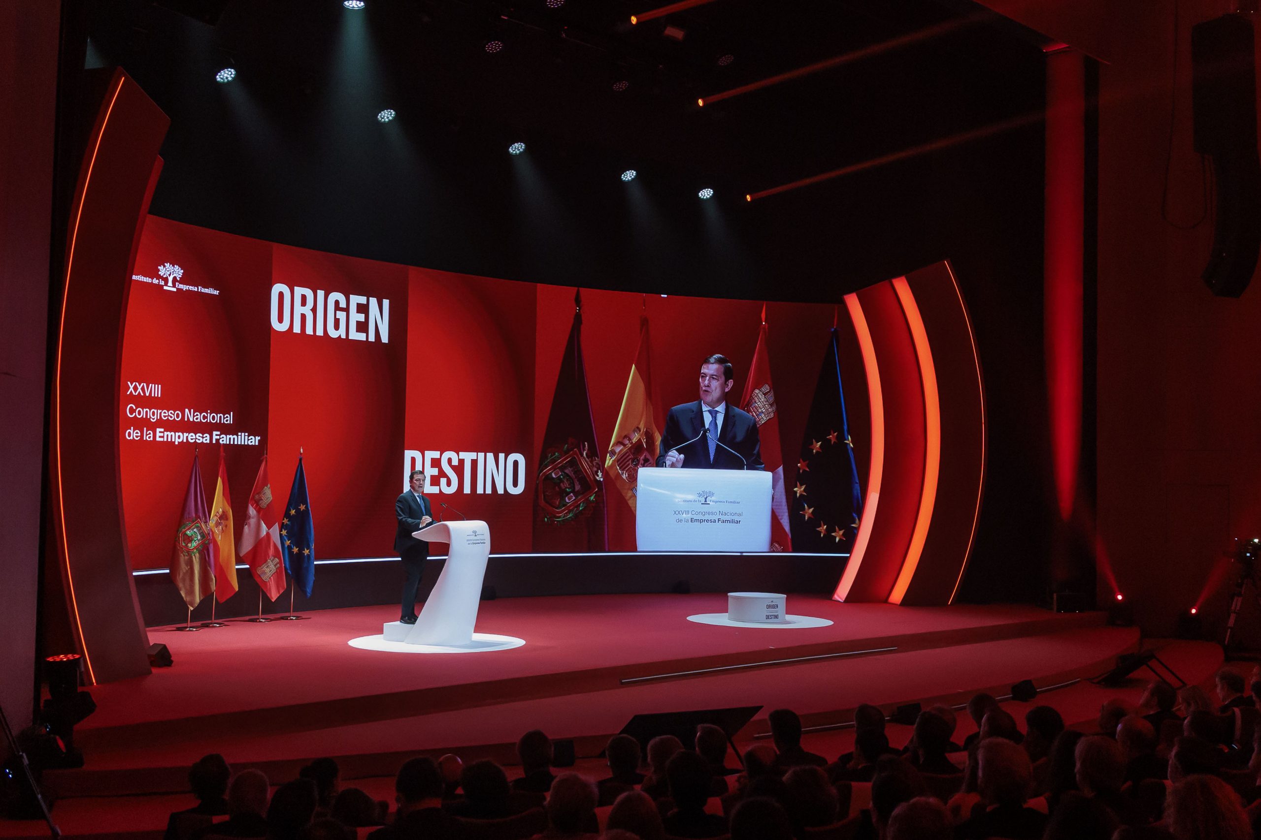 ¿La baza de comunidad de Mañueco es conceder un estatus de privilegio a León?